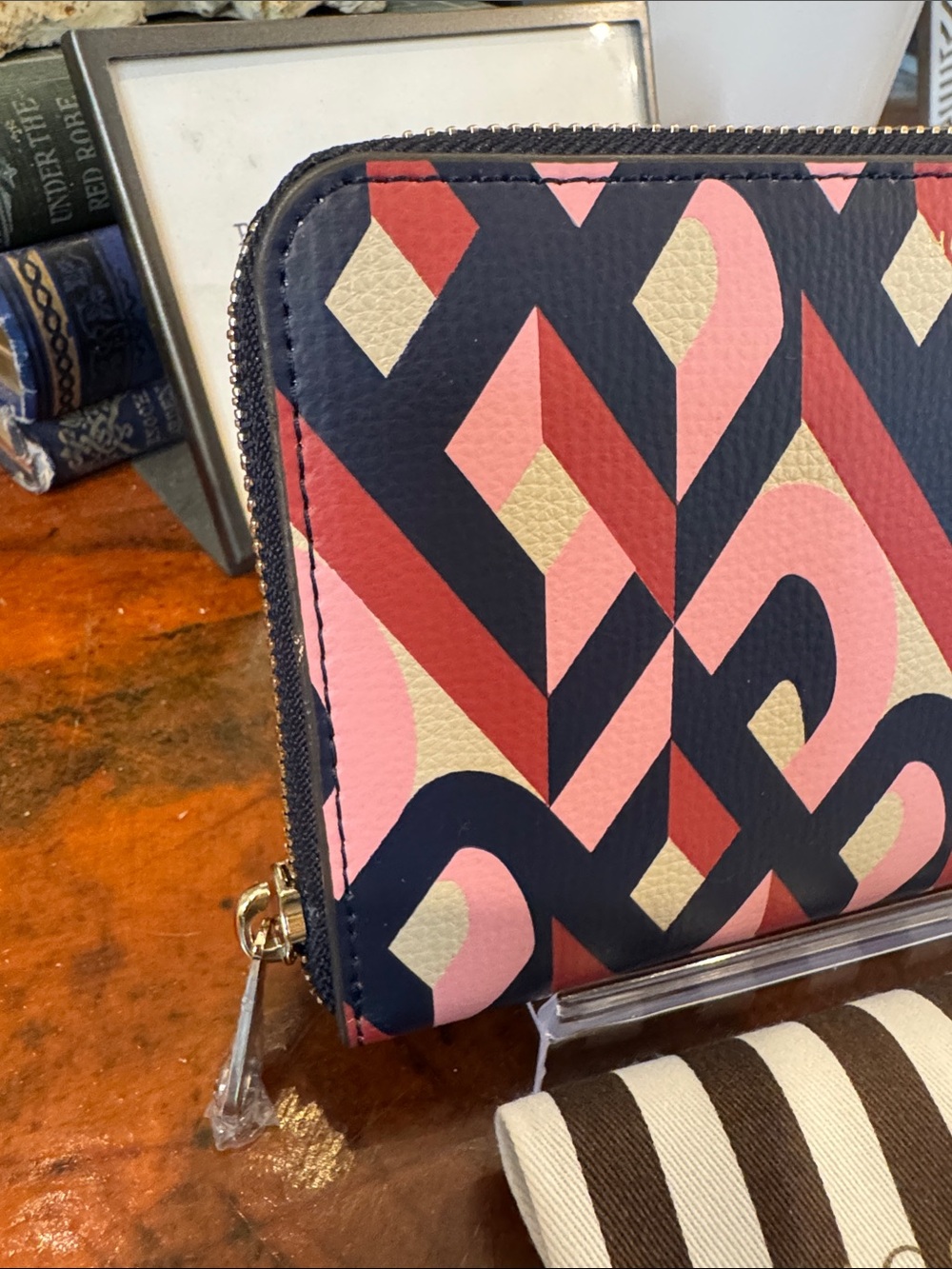 henri bendel Pink Navy Cream Geometric Zip Wallet - Picture 4 of 13